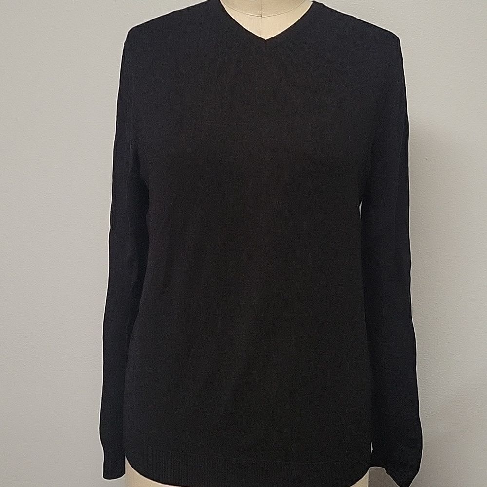 Zara Man basic black v-neck sweater. Size L